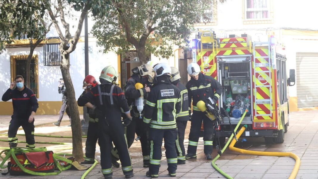 los-bomberos-sofocan-un-incendio-de-un-dormitorio-en-una-vivienda-de-ciudad-jardin