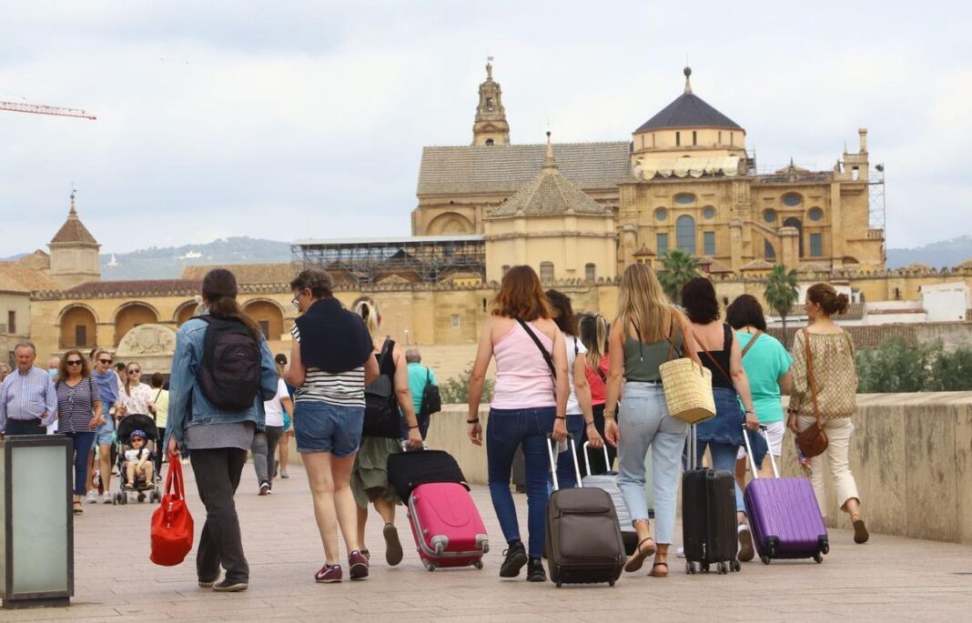 el-gasto-de-los-turistas-alcanza-una-cifra-record-de-87,3-euros-diarios-en-cordoba