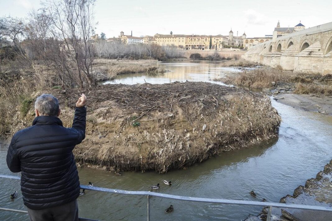 el-tsja-confirma-una-sancion-contra-el-ayuntamiento-y-emacsa-por-verter-aguas-fecales-al-rio-guadalquivir-a-su-paso-por-cordoba